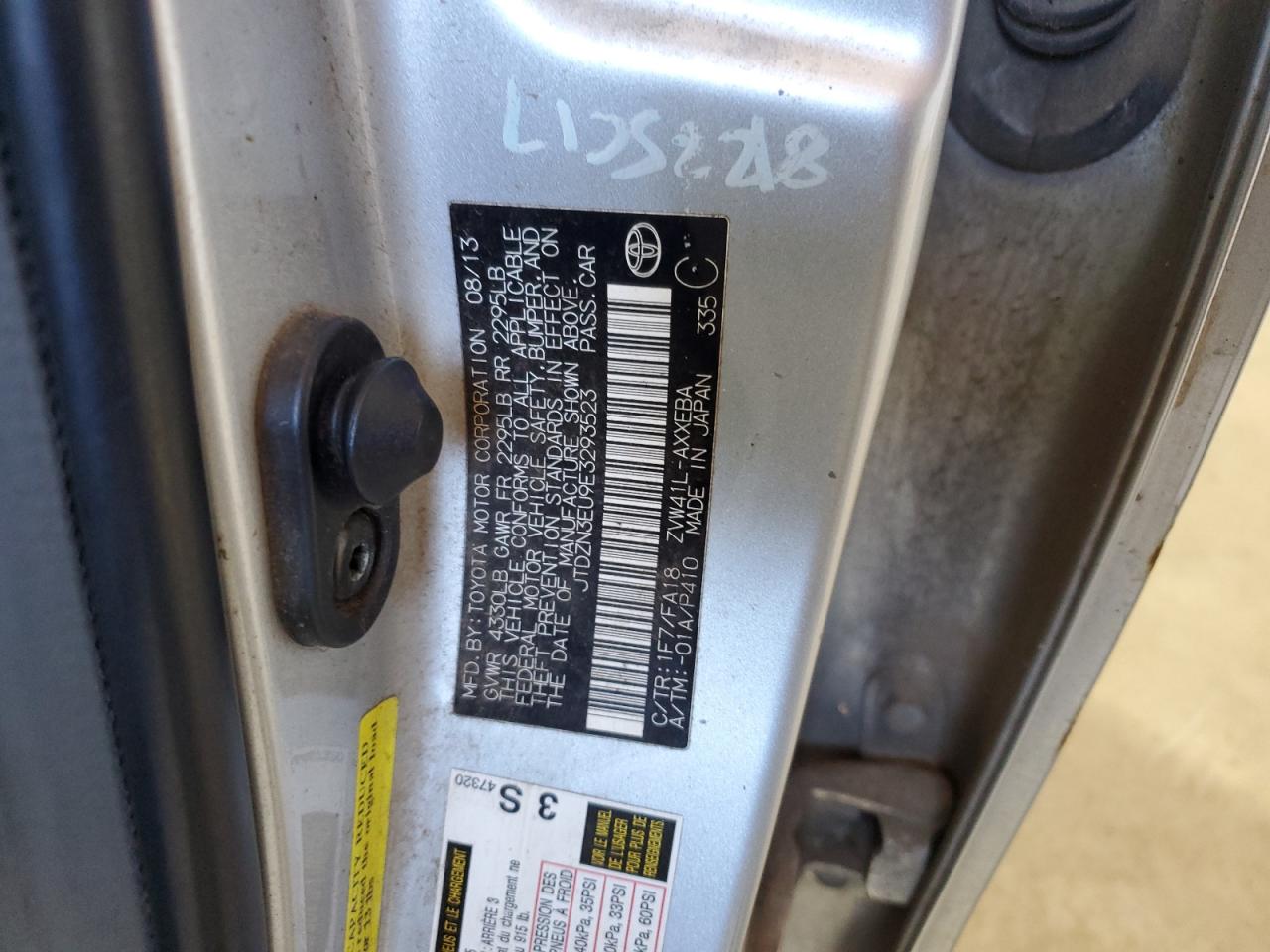 2014 Toyota Prius - Image 12