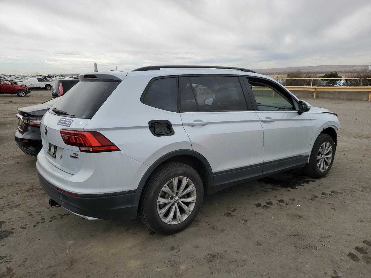 2018 Volkswagen Tiguan - Image 3