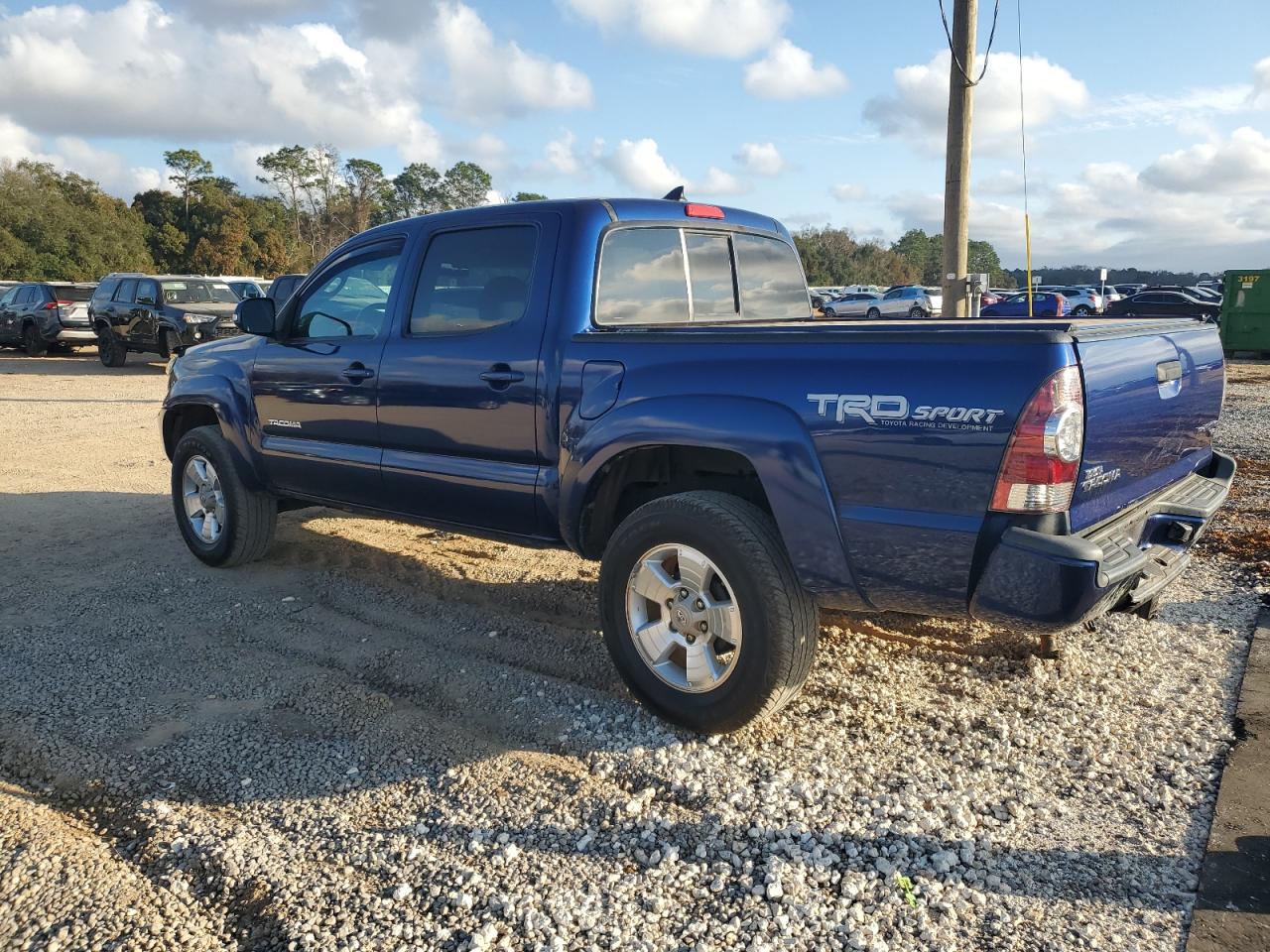2015 Toyota Tacoma - Image 2