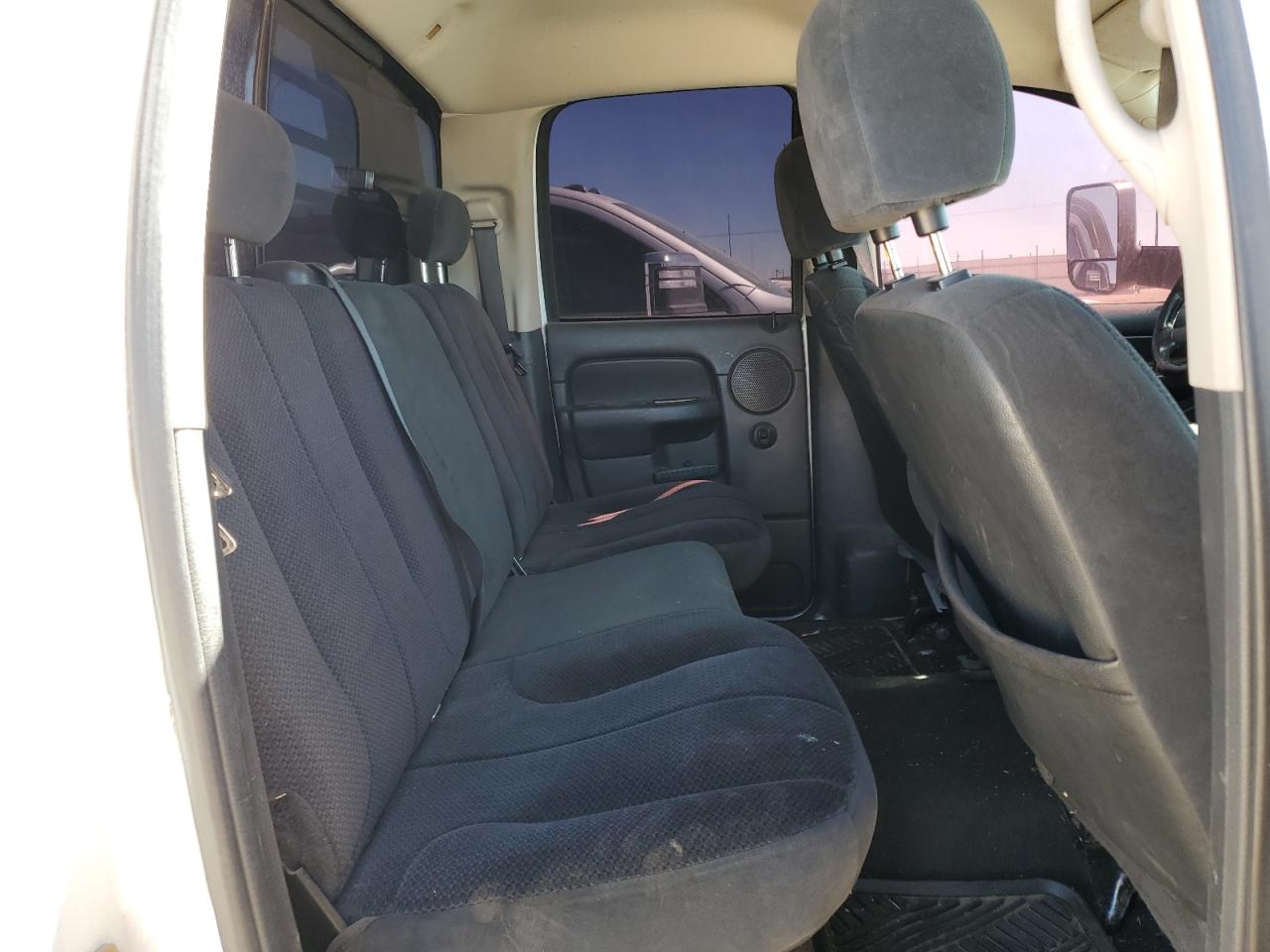 2005 Dodge RAM - Image 10