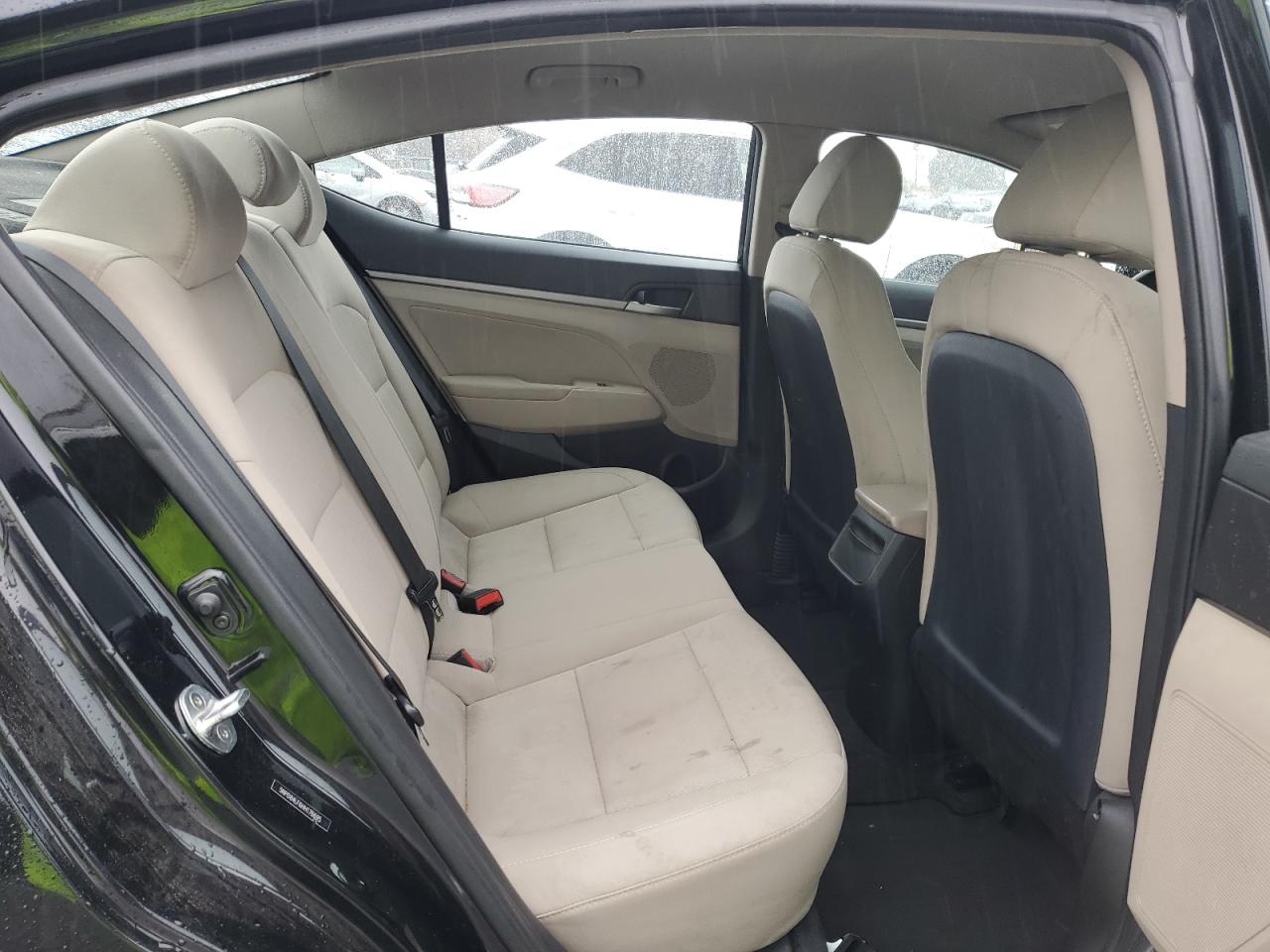 2017 Hyundai Elantra - Image 10
