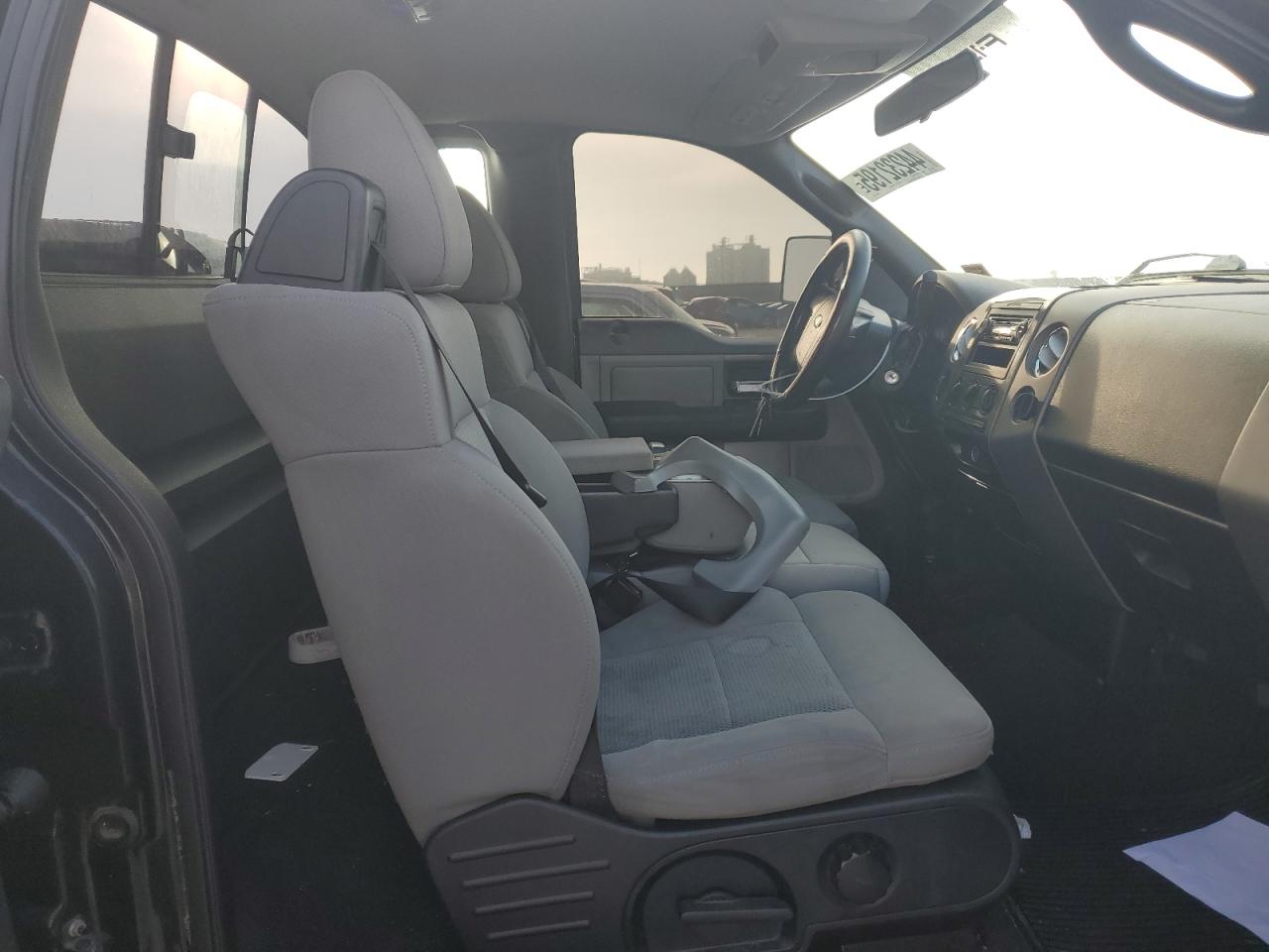 2004 Ford F-150 - Image 10