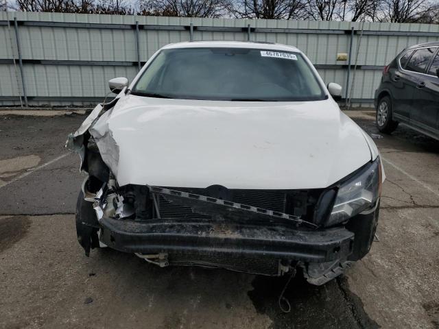  VOLKSWAGEN PASSAT 2013 Biały