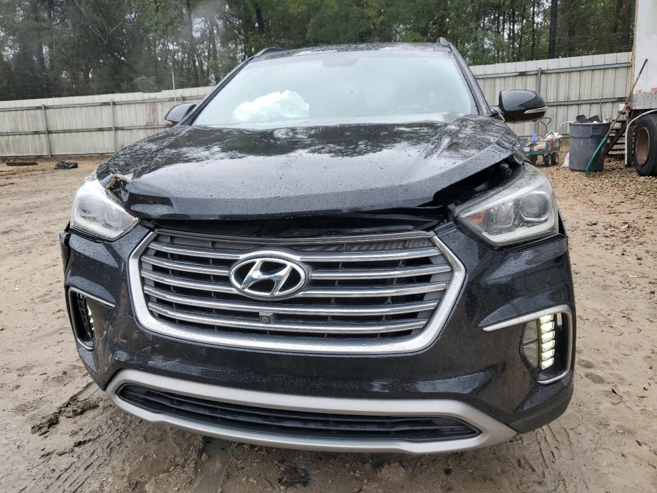 2017 Hyundai Santa Fe - Image 5