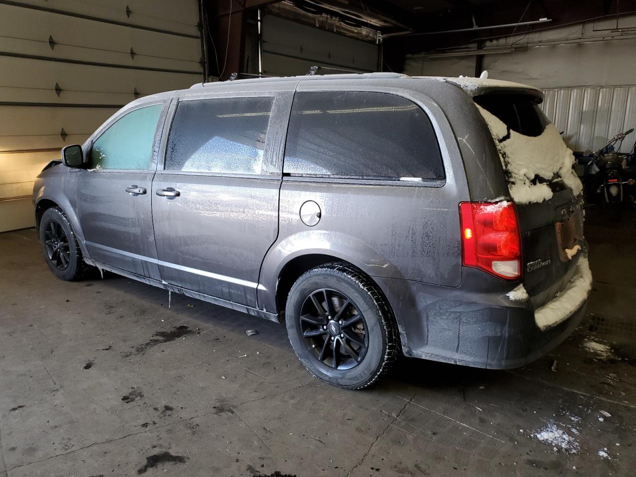 2019 Dodge Caravan - Image 2