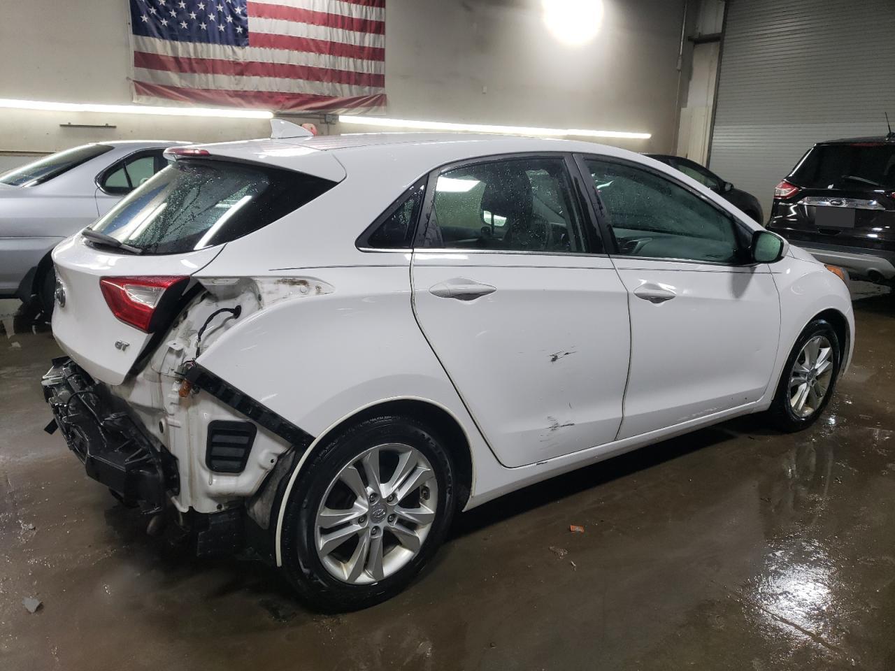 2013 Hyundai Elantra - Image 3