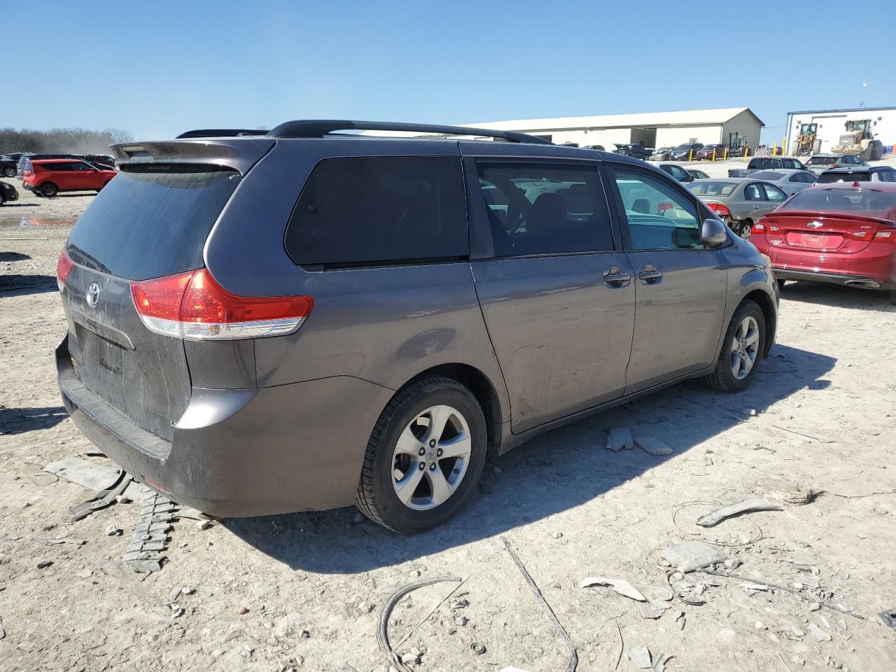 2011 Toyota Sienna - Image 3
