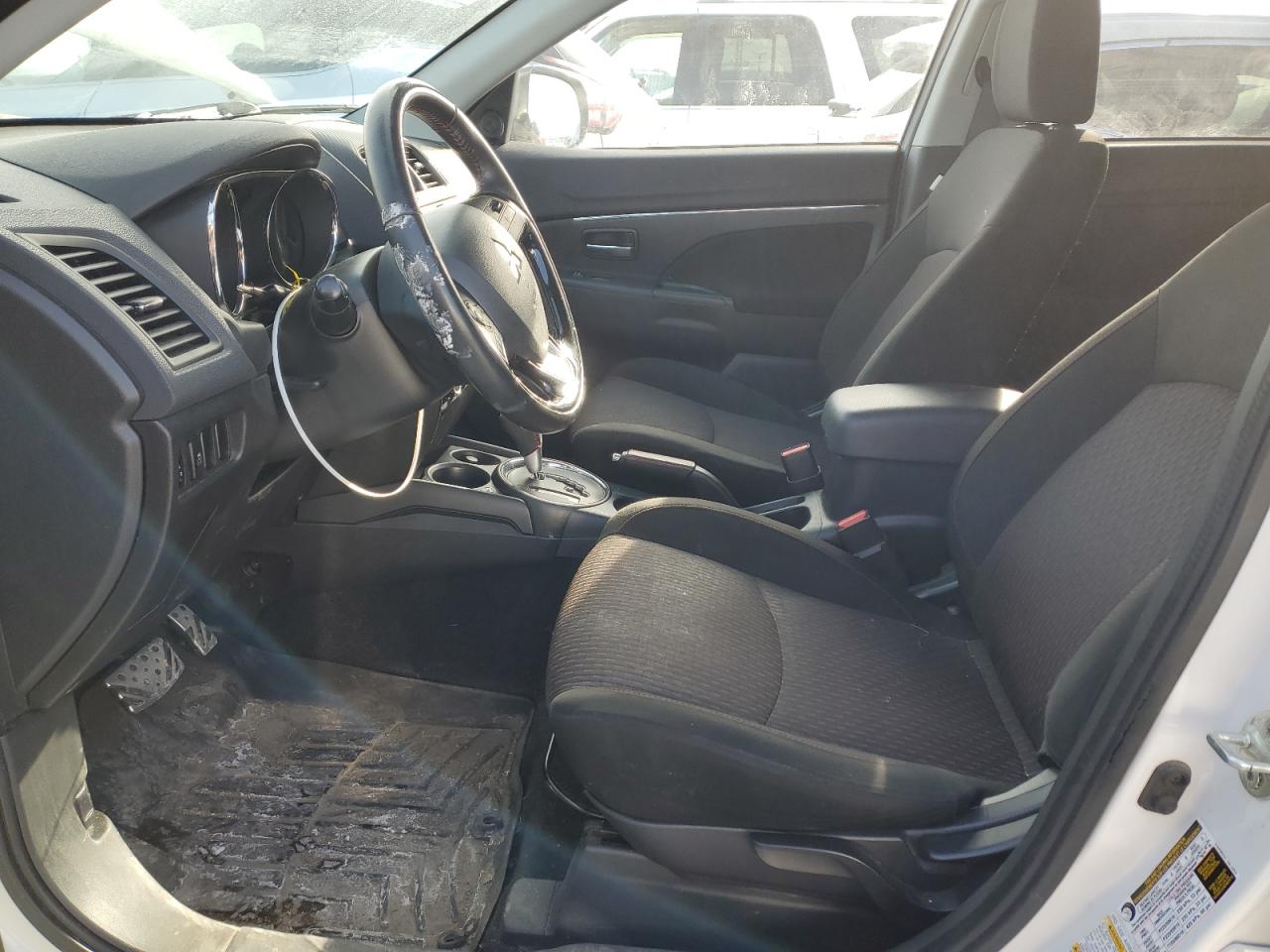 2017 Mitsubishi Outlander - Image 7