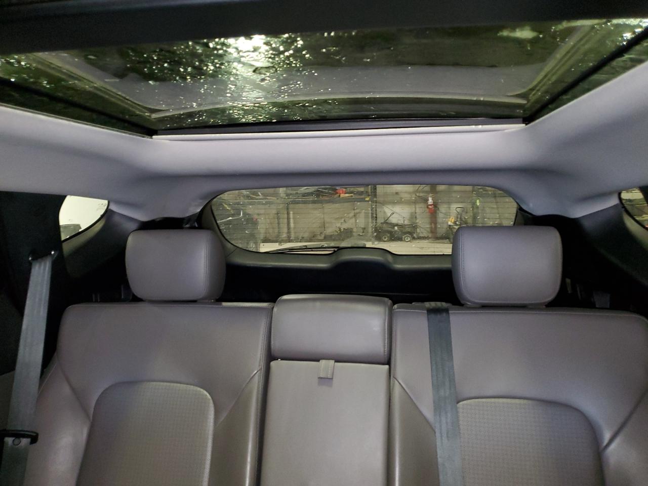 2013 Hyundai Santa Fe - Image 10