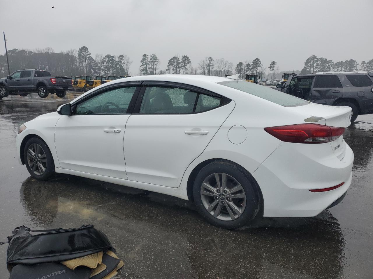 2017 Hyundai Elantra - Image 2