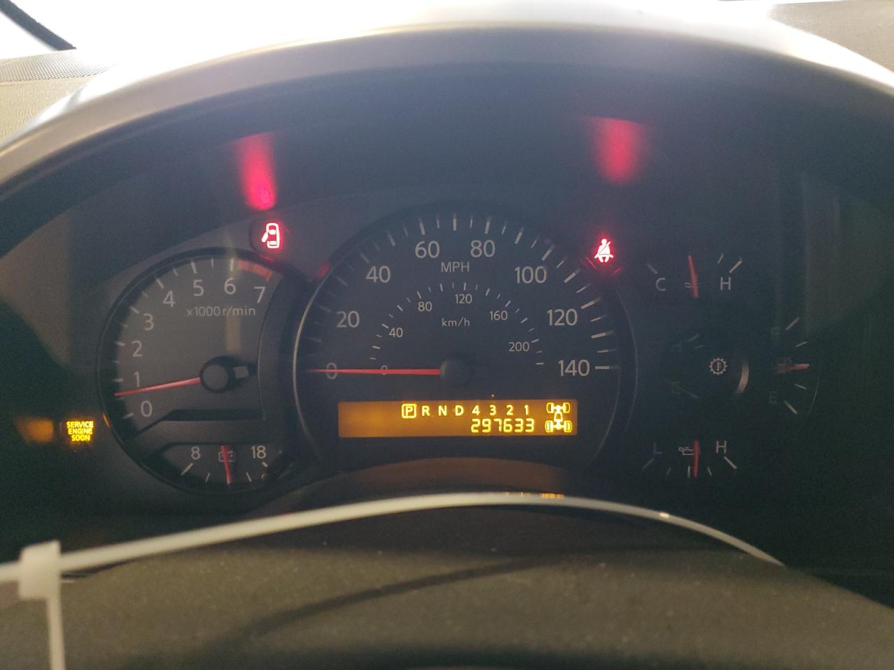 2004 Nissan Armada - Image 9