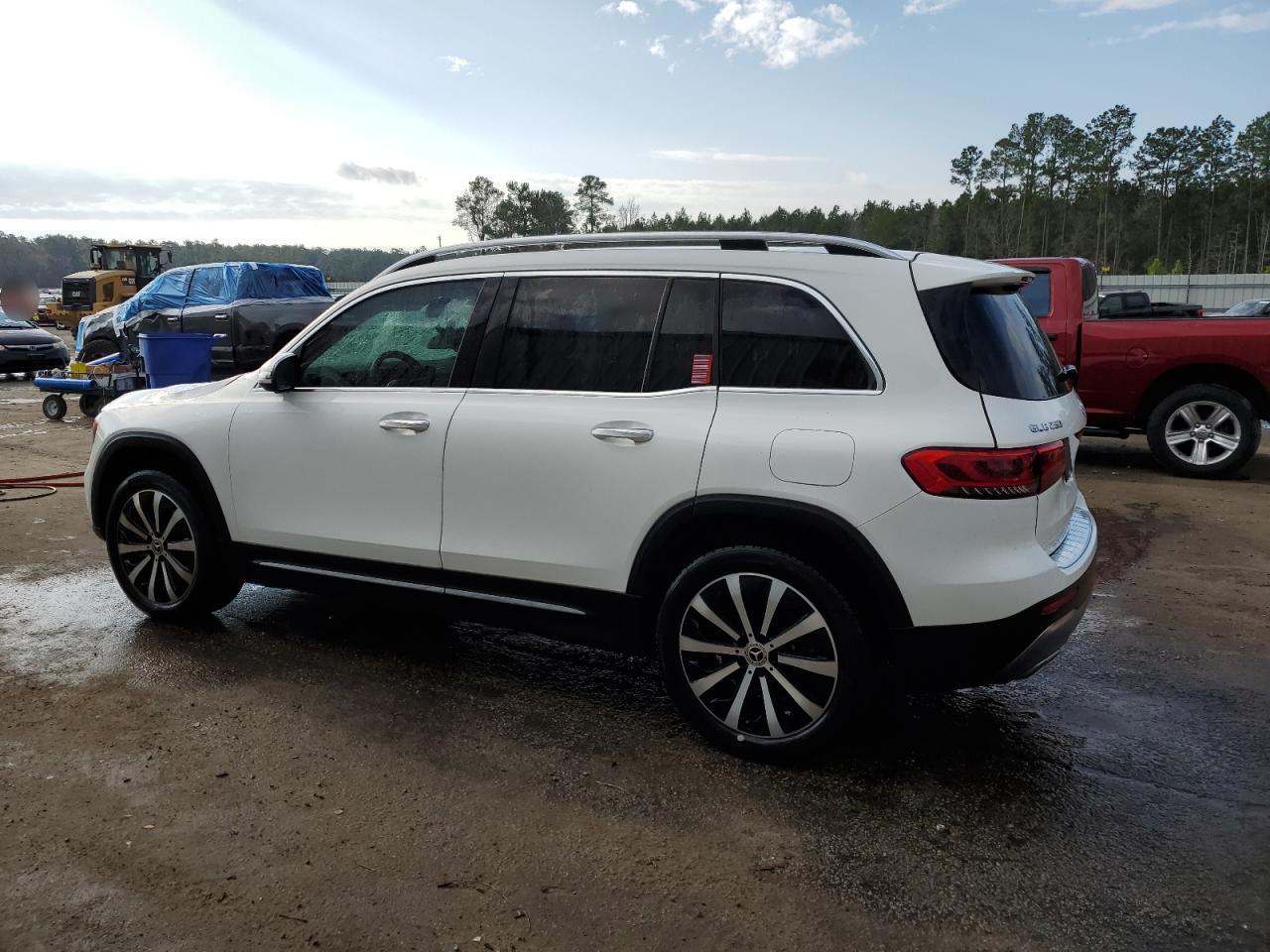 2022 Mercedes-Benz GLB - Image 2