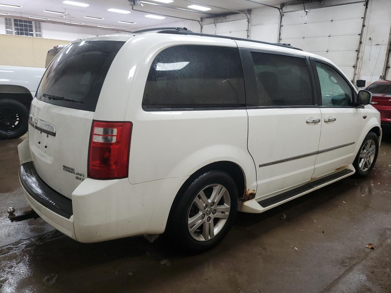 2010 Dodge Caravan - Image 3