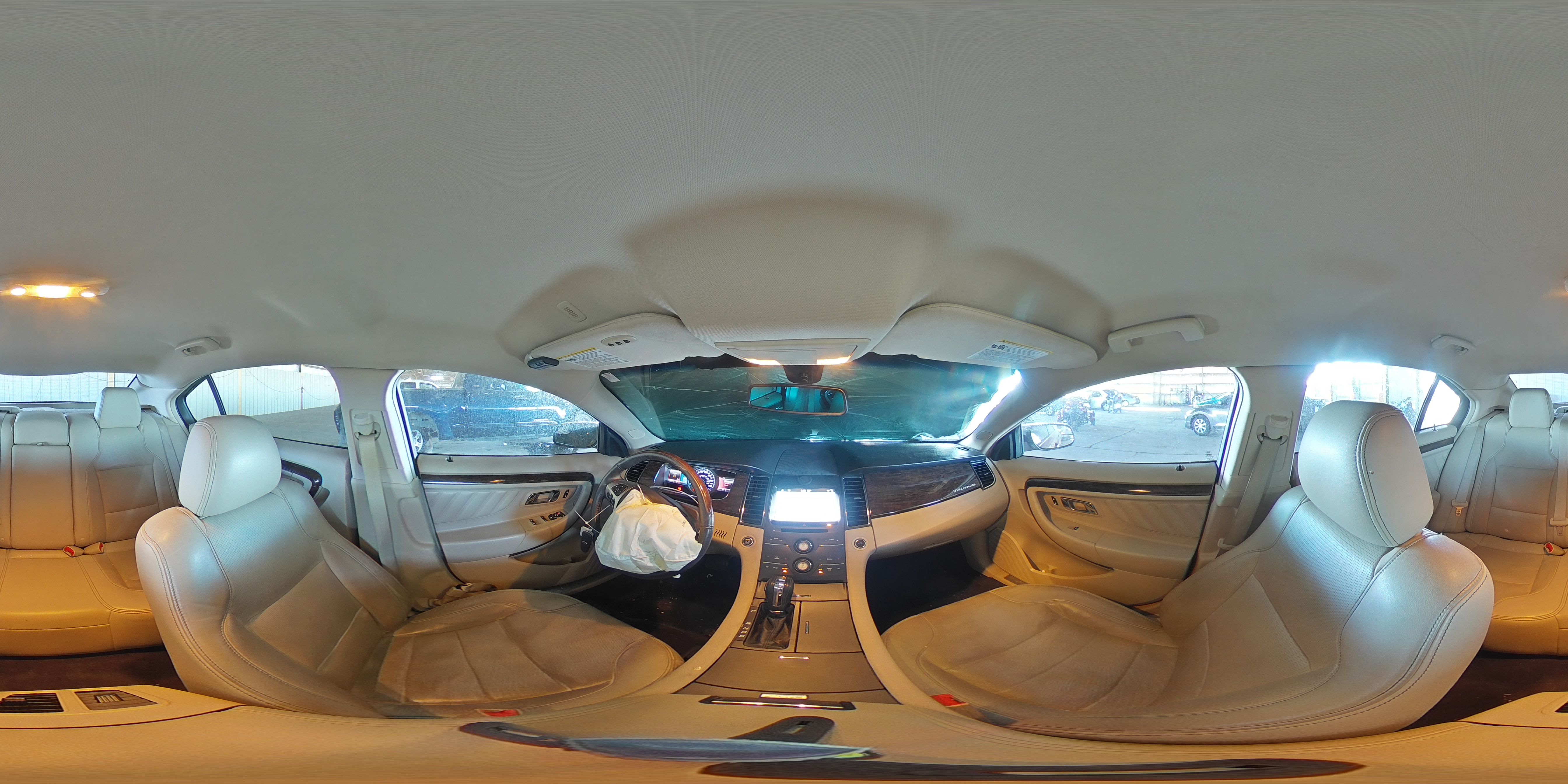 2016 Ford Taurus - Image 13
