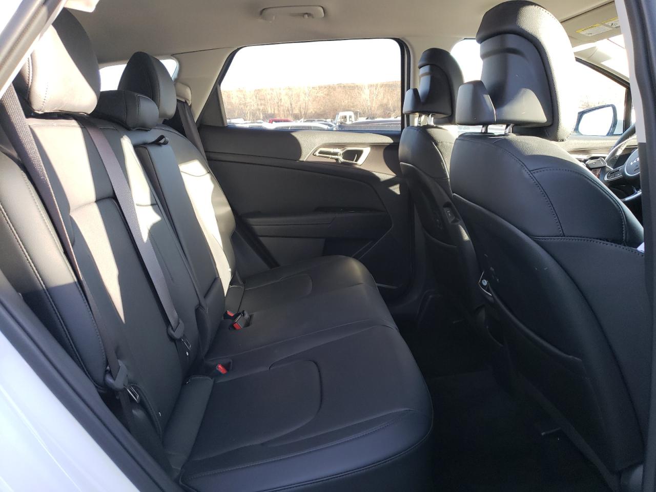 2023 Kia Sportage - Image 11