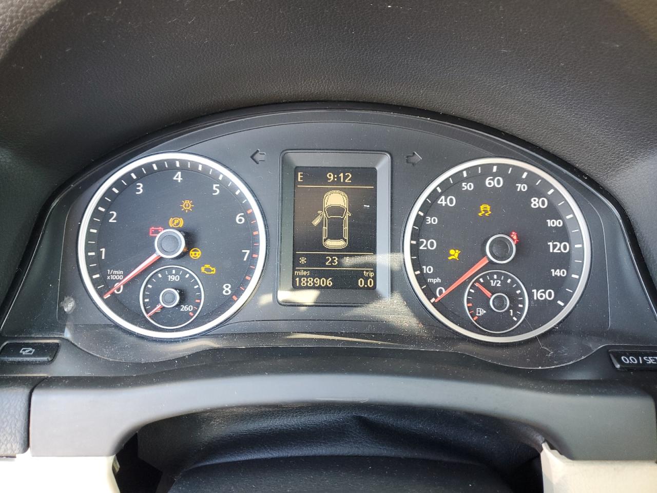 2010 Volkswagen Tiguan - Image 9