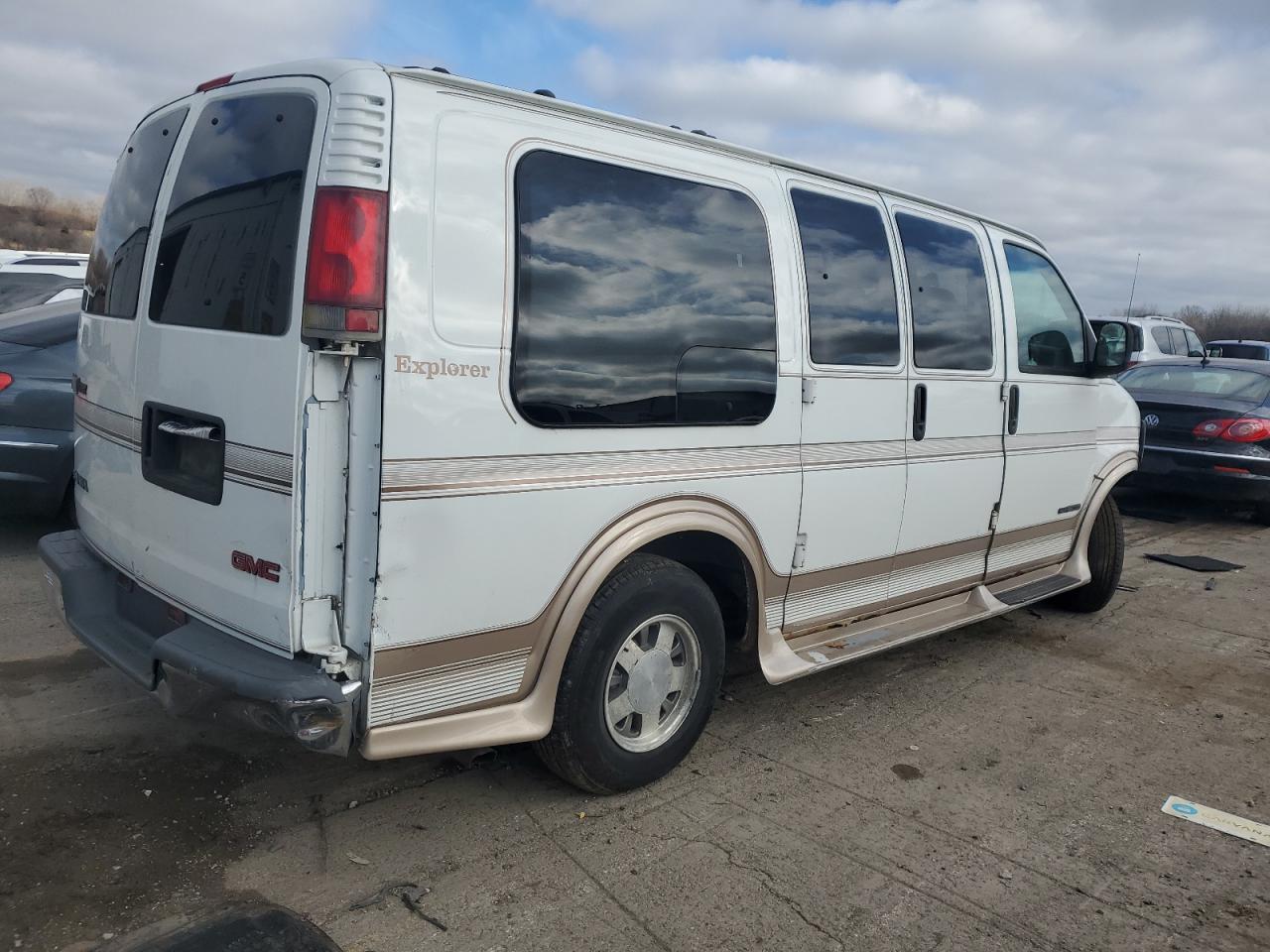 2000 GMC Savana - Image 3