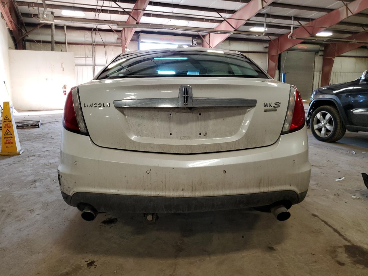 2010 Lincoln MKS - Image 6