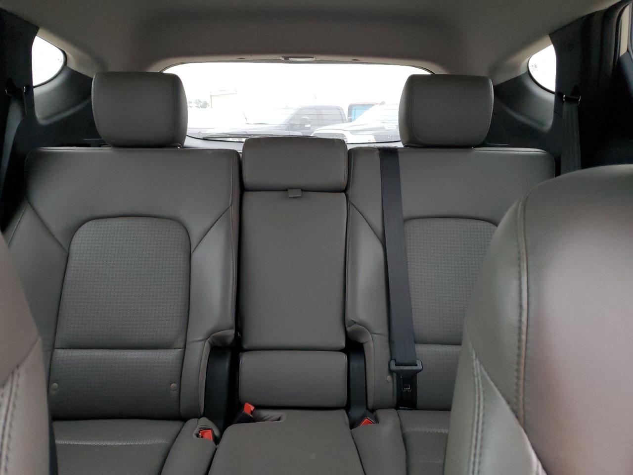 2013 Hyundai Santa Fe - Image 10