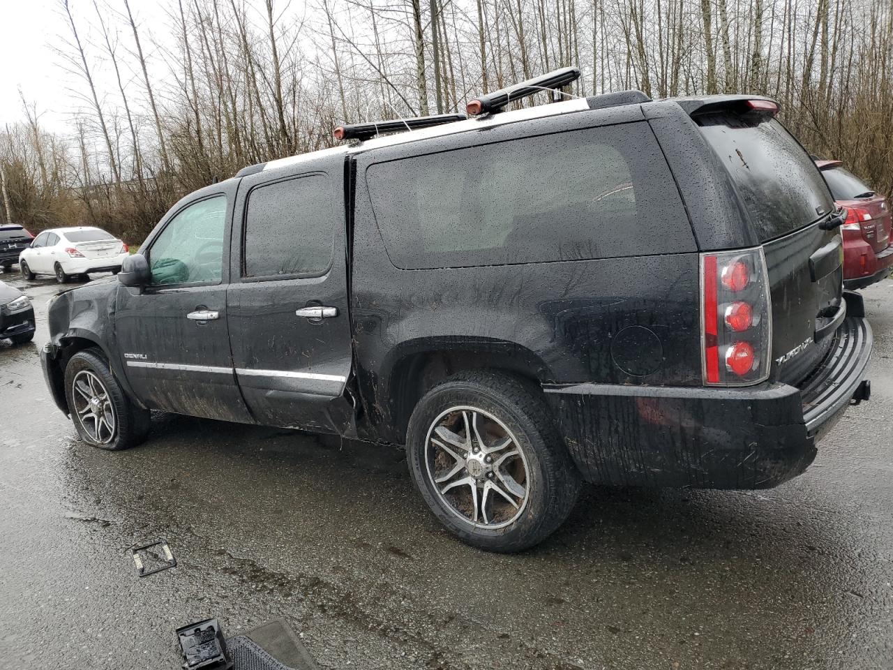2014 GMC Yukon - Image 2