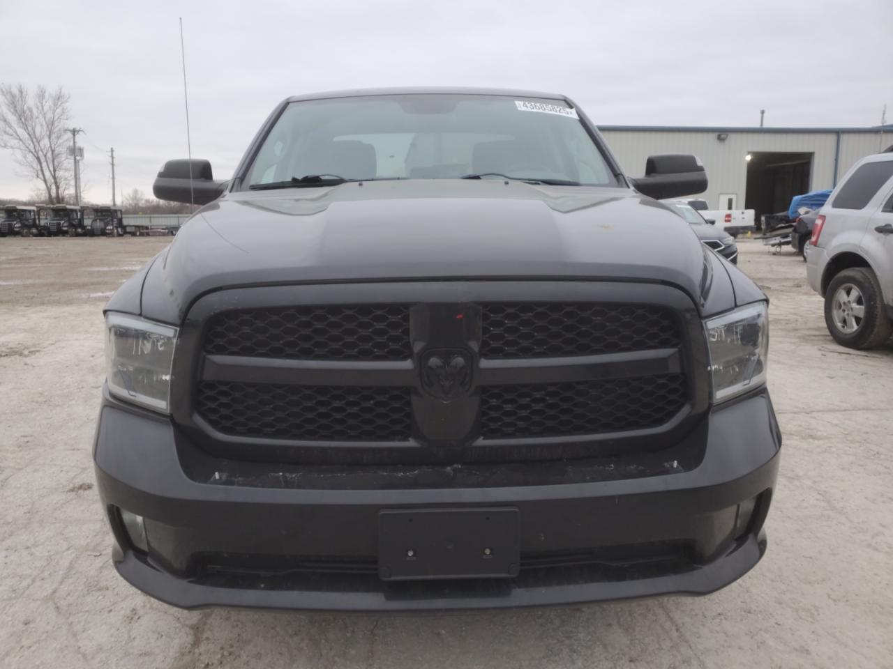 2015 RAM 1500 - Image 5