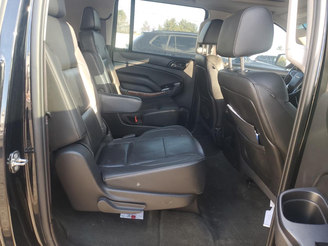 2015 Chevrolet Suburban - Image 11