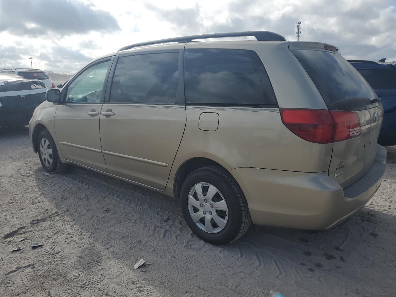 2004 Toyota Sienna - Image 2