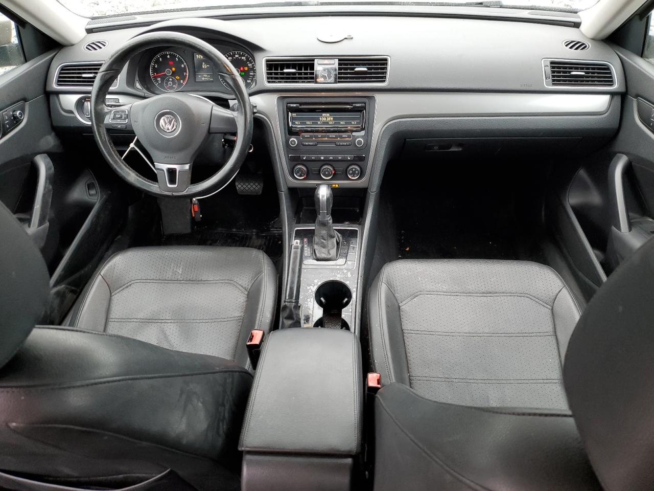 2015 Volkswagen Passat - Image 8