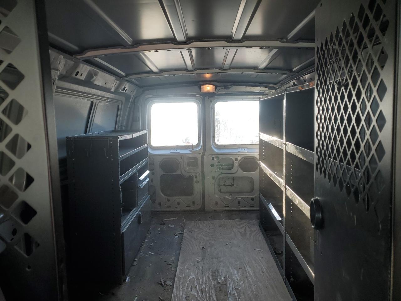 2004 Ford Econoline - Image 10