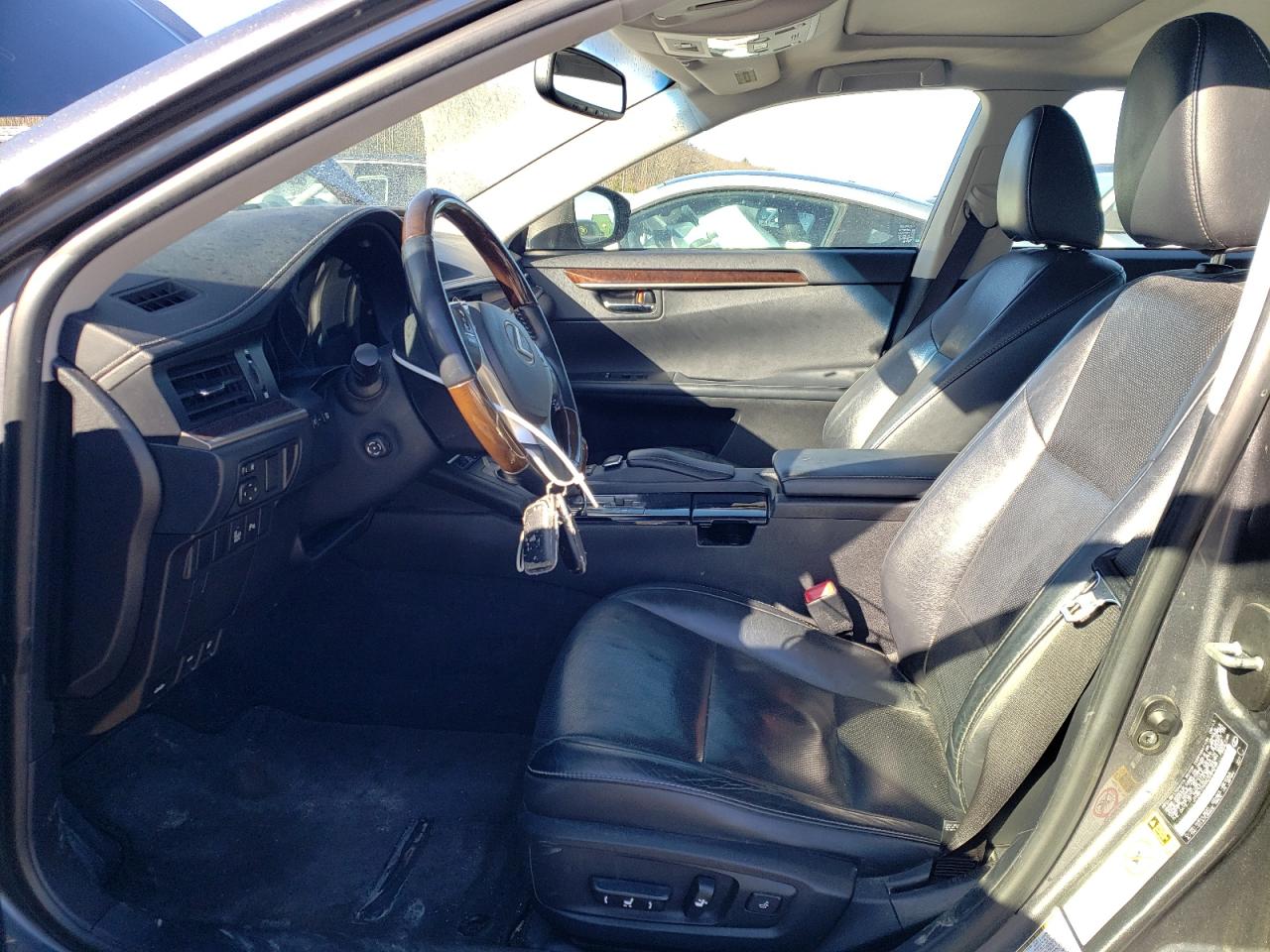 2014 Lexus ES - Image 7