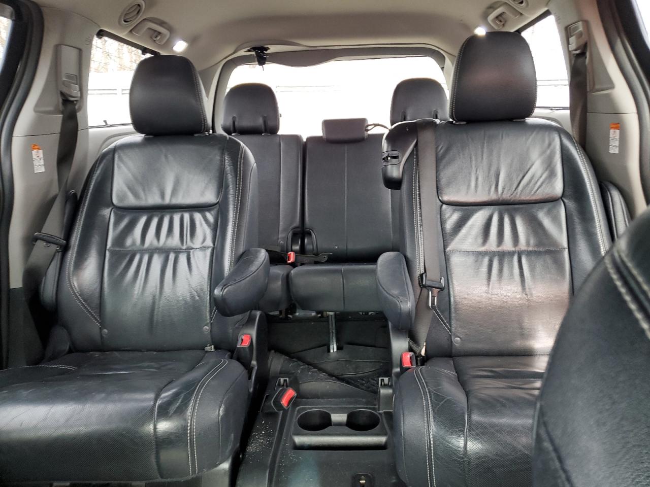 2015 Toyota Sienna - Image 10