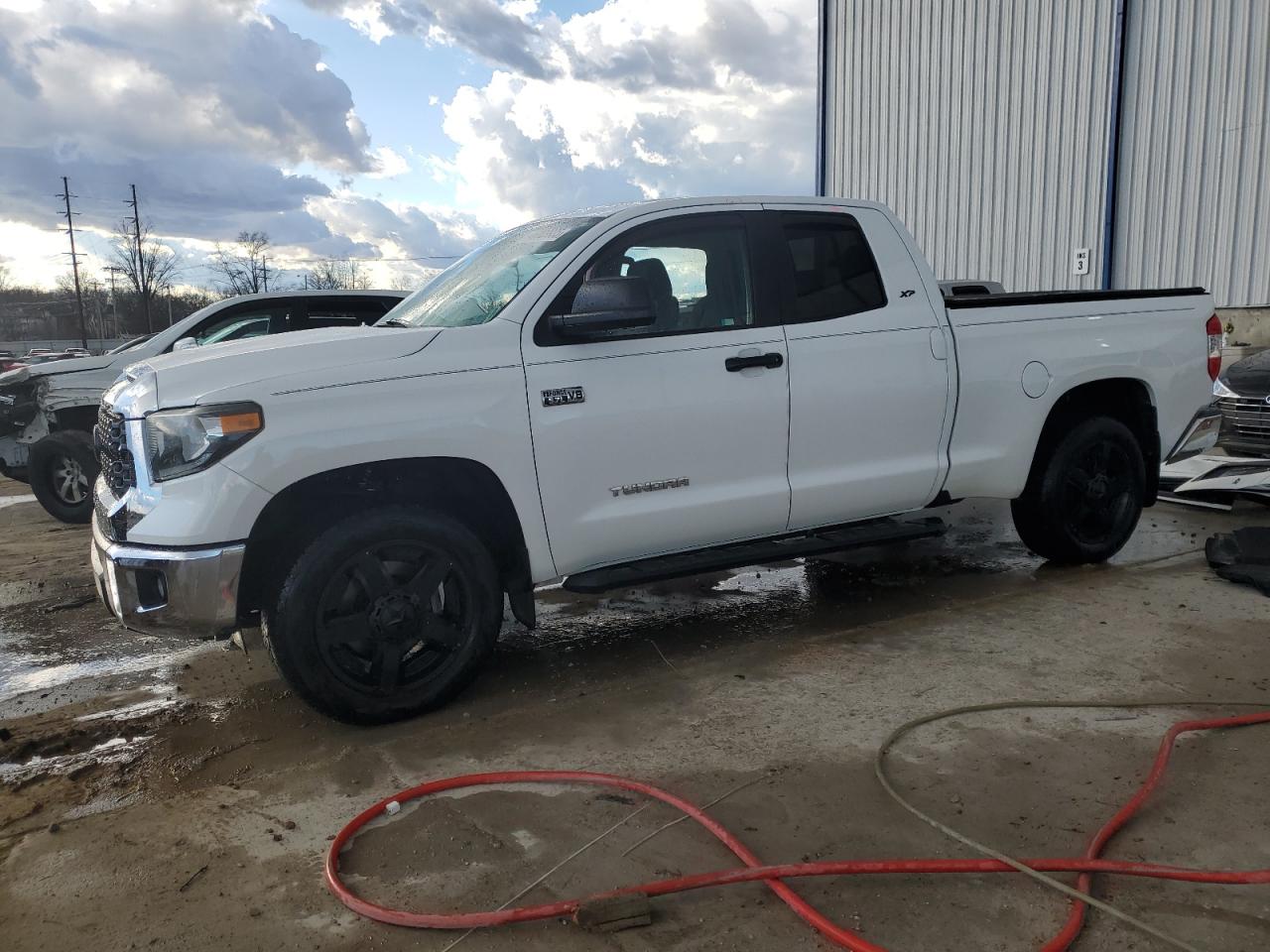 2018 Toyota Tundra Double Cab Sr продається в Lawrenceburg, KY - Side