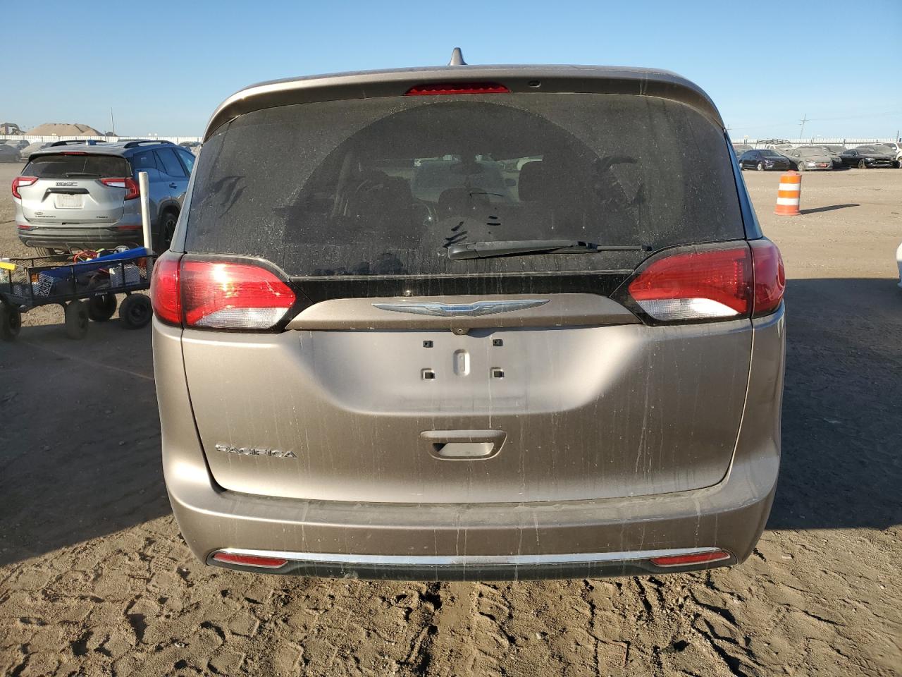 2017 Chrysler Pacifica - Image 6