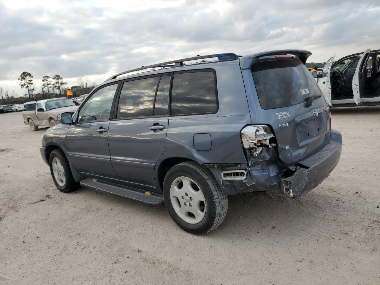 2005 Toyota Highlander - Image 2