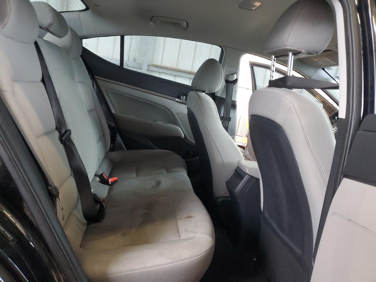 2017 Hyundai Elantra - Image 10