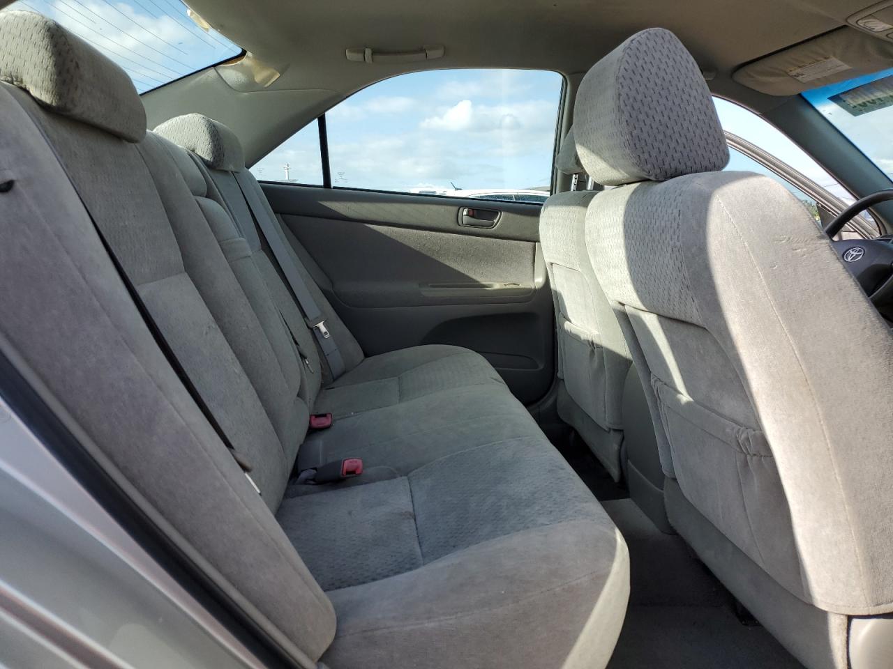2004 Toyota Camry - Image 10