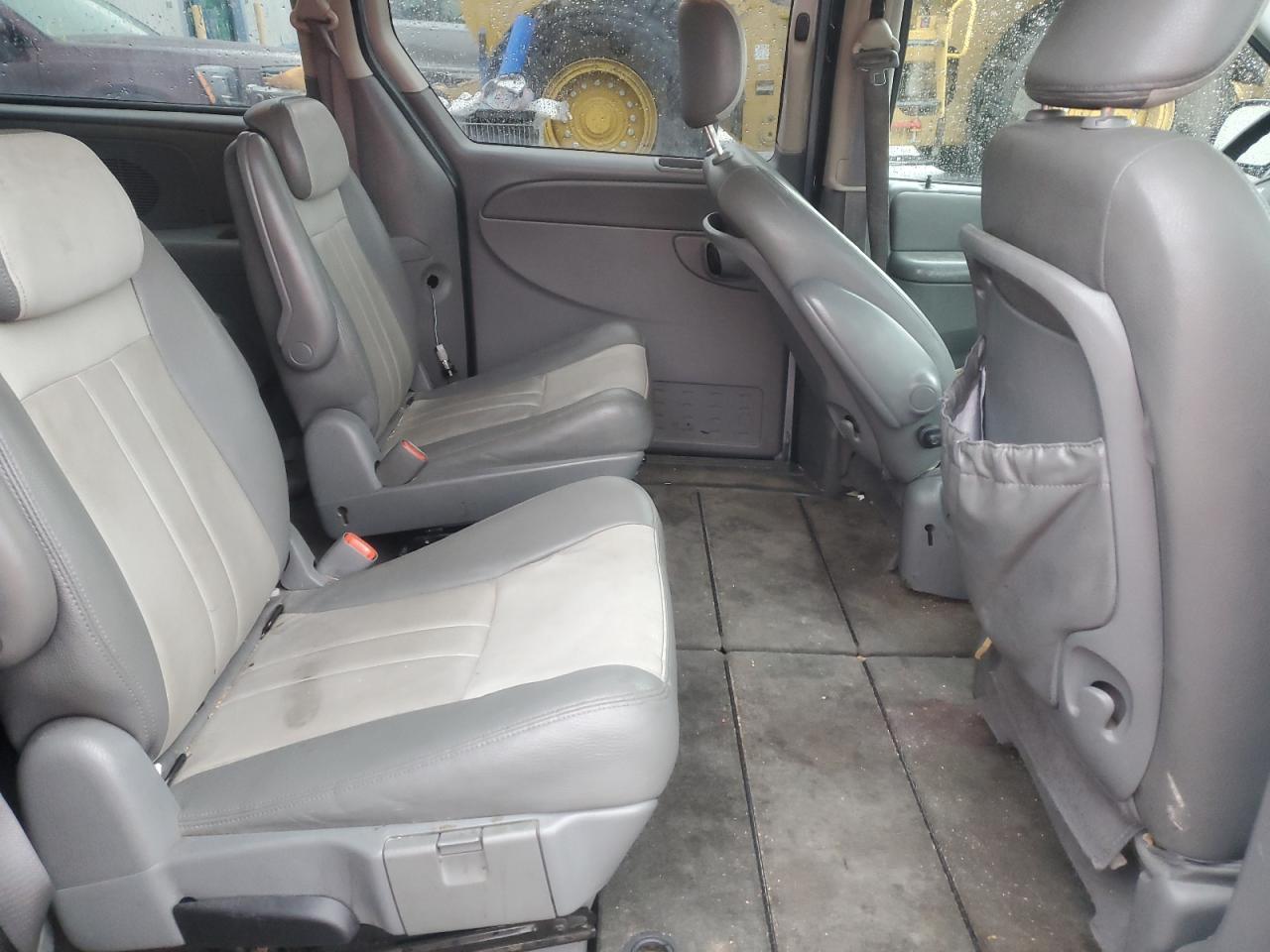 2007 Dodge Caravan - Image 11