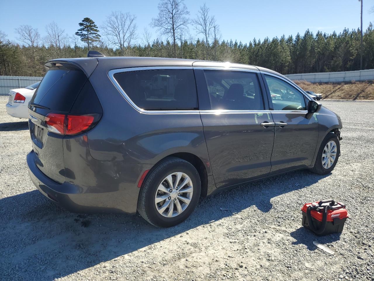 2018 Chrysler Pacifica - Image 3