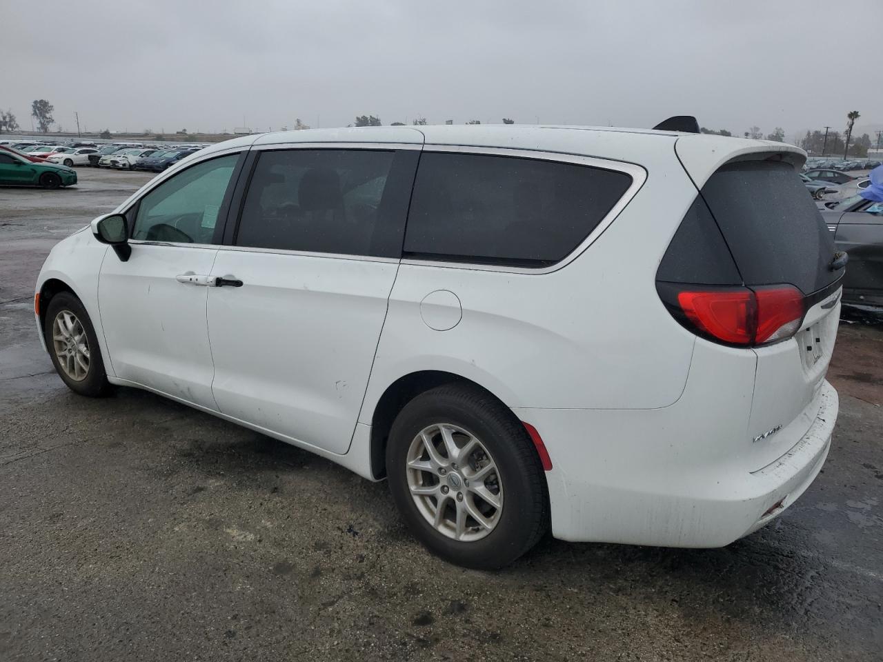 2021 Chrysler Voyager - Image 2