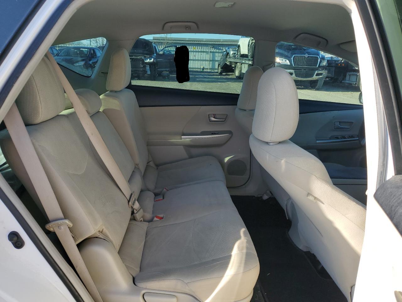 2012 Toyota Prius - Image 10