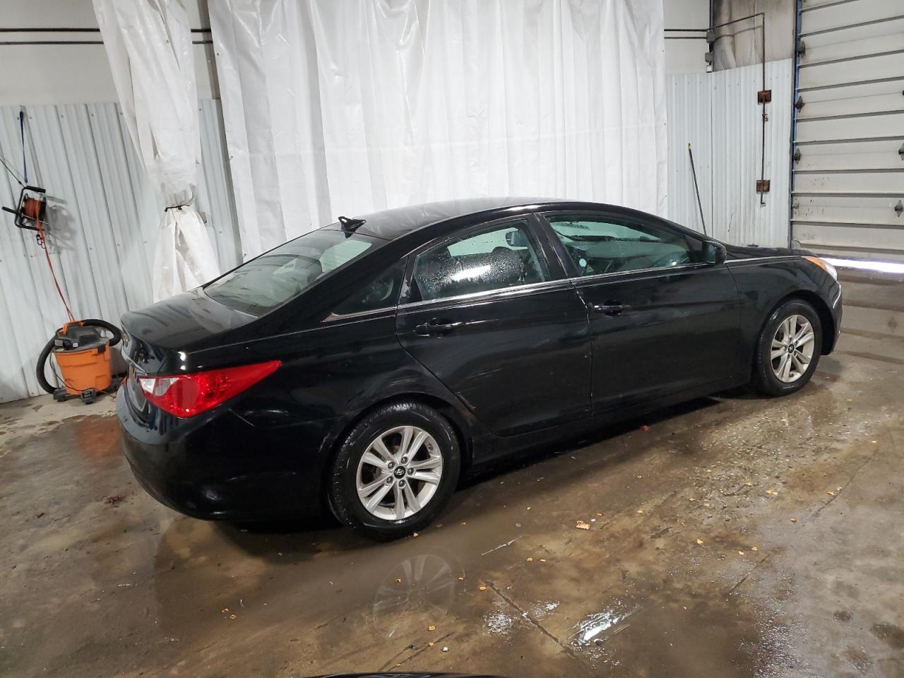 2011 Hyundai Sonata - Image 3