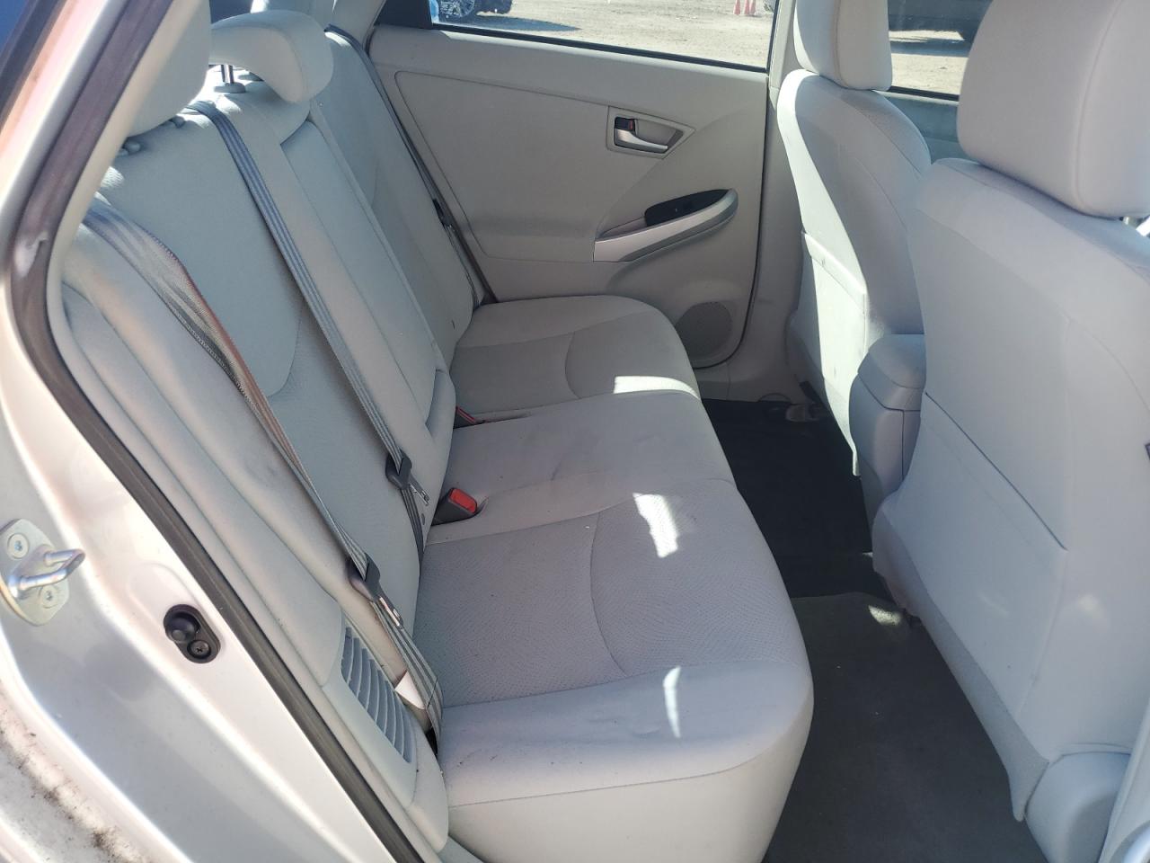 2015 Toyota Prius - Image 10