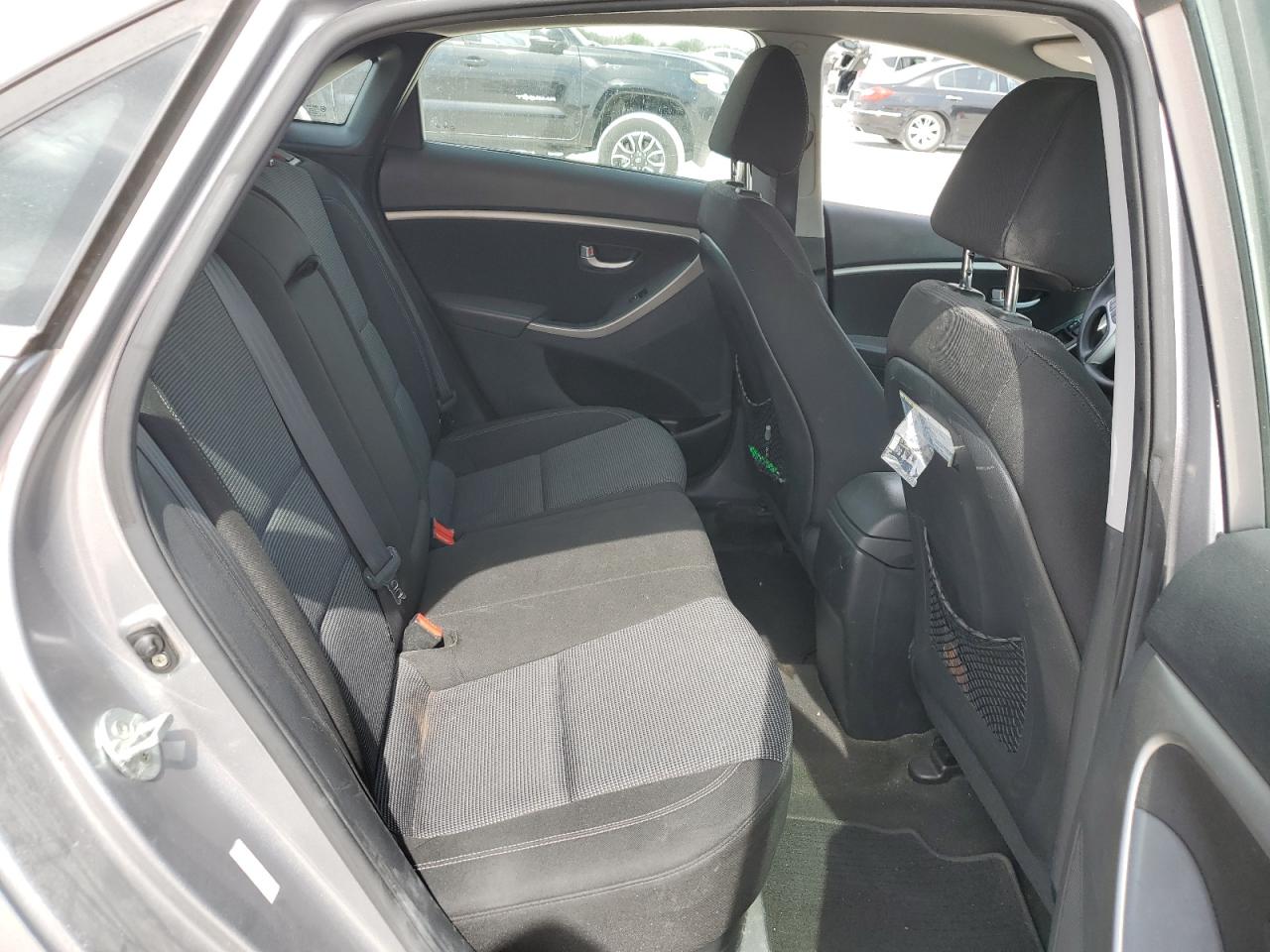 2013 Hyundai Elantra - Image 10