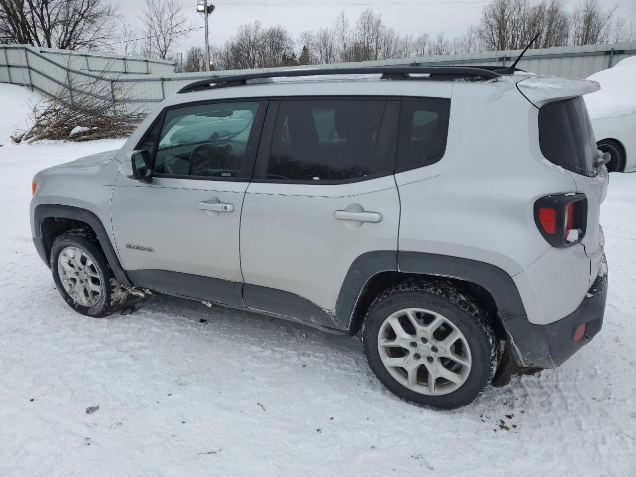 2015 Jeep Renegade - Image 2