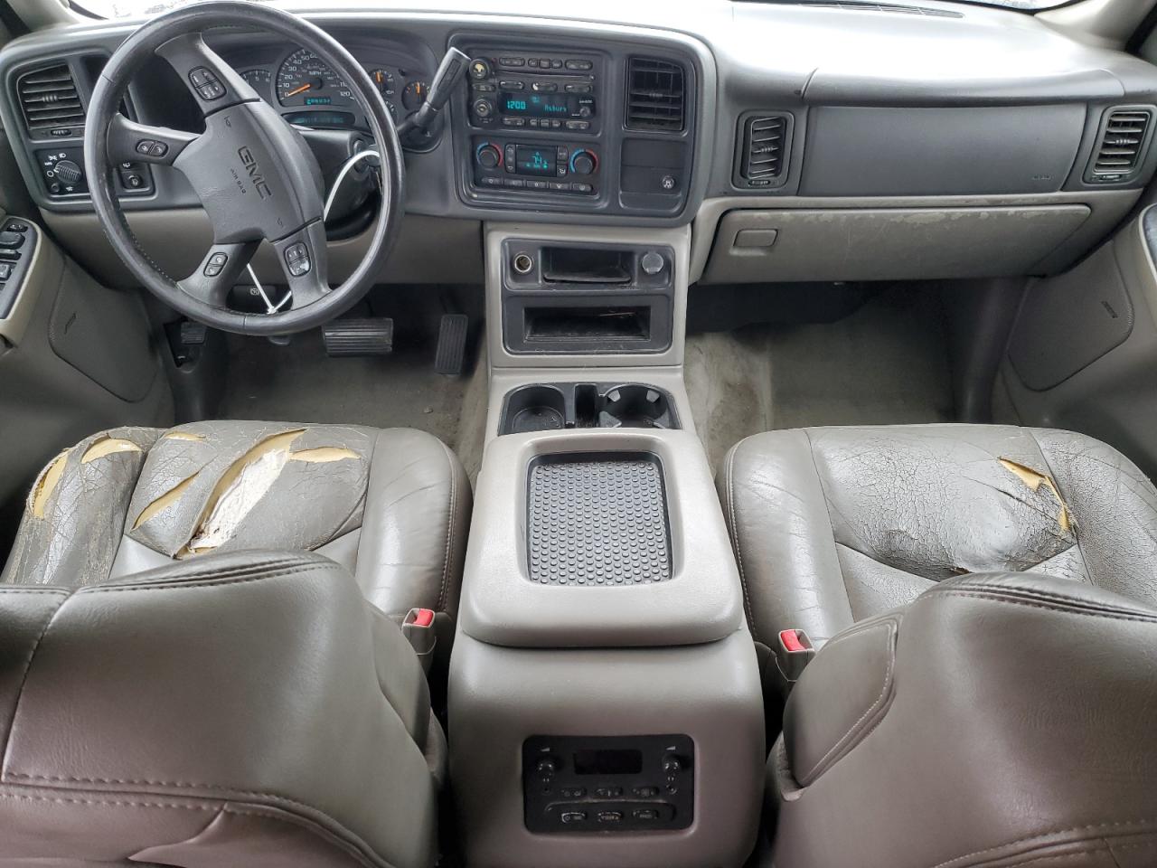 2004 GMC Yukon - Image 8