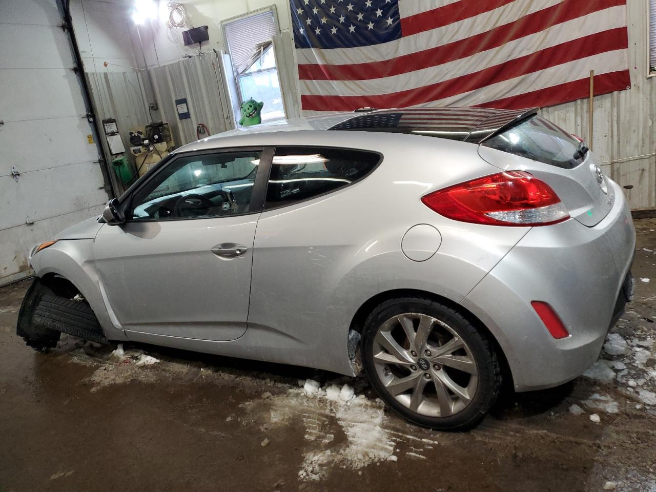 2017 Hyundai Veloster - Image 2