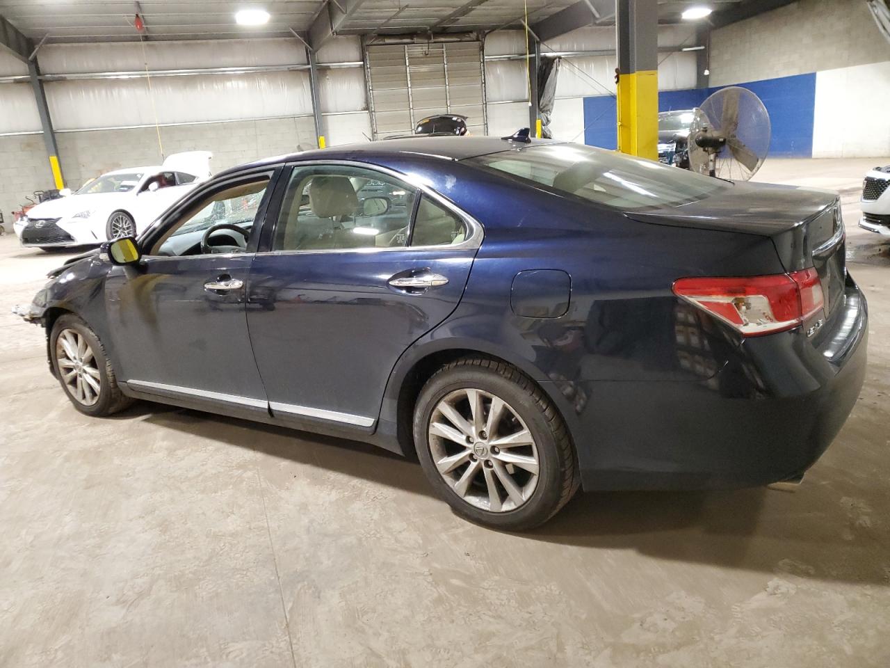 2010 Lexus ES - Image 2