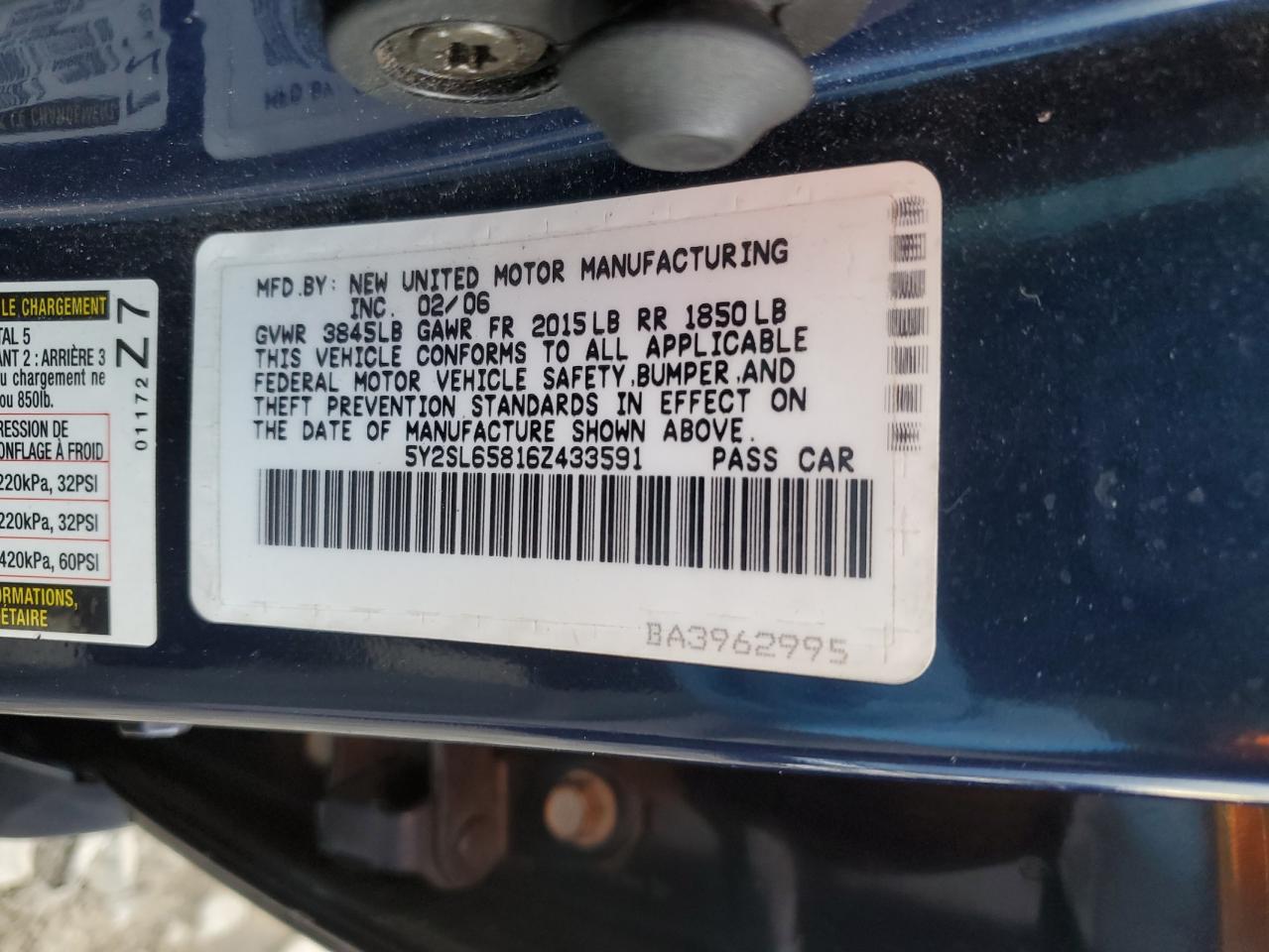 2006 Pontiac Vibe - Image 12