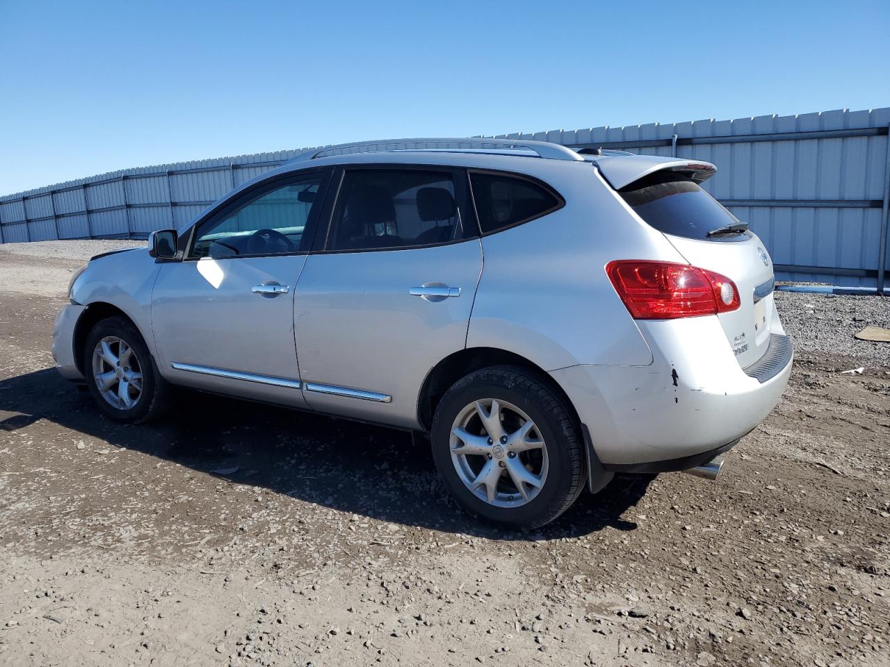 2011 Nissan Rogue - Image 2