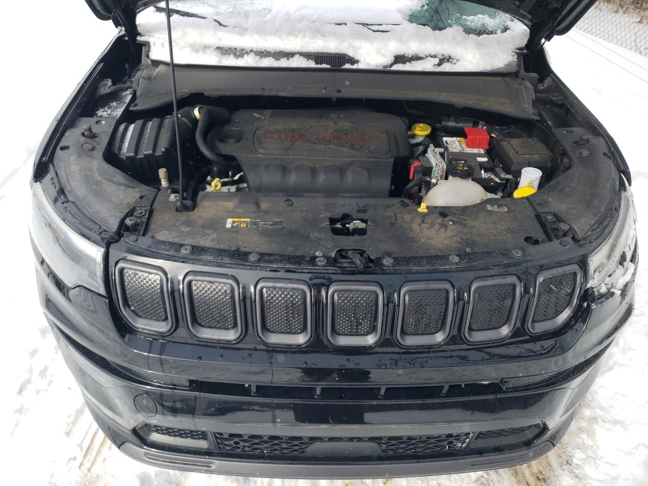 2022 Jeep Compass - Image 12